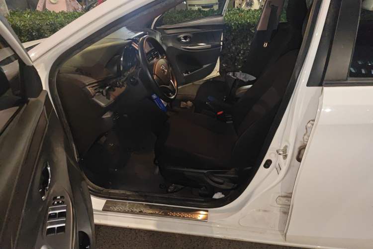 Used Toyota YARiS L Zhi Xuan 2015 1.5E Automatic Charm Edition
