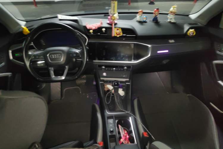 Used Audi Q3 2019 40 TFSI Fashion Dynamic Model Center Console