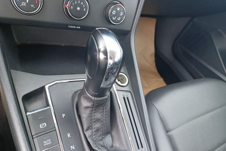 Used Volkswagen Lavida 2018 1.5L Automatic Comfort Edition China V Standard Gear Lever