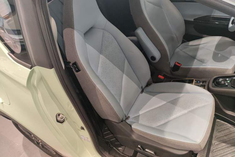 Used Chery Little Ant 2022 Revised Version Sweet Pink Edition Half-Sugar Version Lithium Iron Phosphate 30.7 kWh 30 kW 301 km