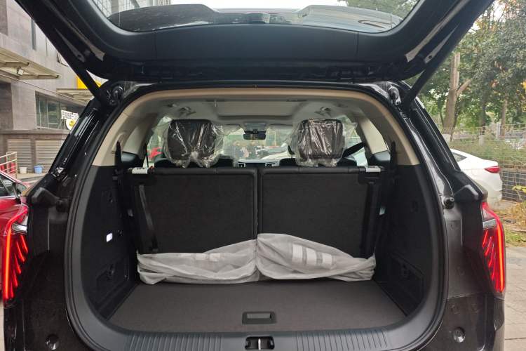 Used Hongqi HS7 PHEV 2025 Model 2.0T PHEV Four-Wheel Drive 2 Million Units Commemorative Edition 6-Seater
