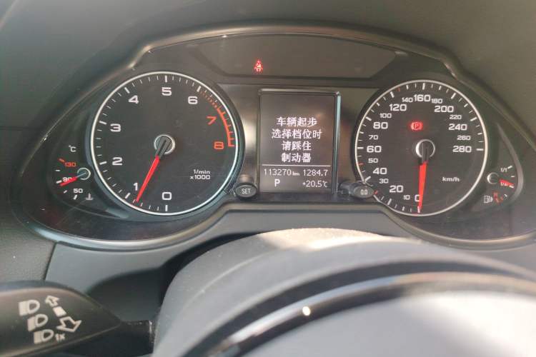 Used Audi Q5 2016 40 TFSI Technology Edition Odometer Close Up