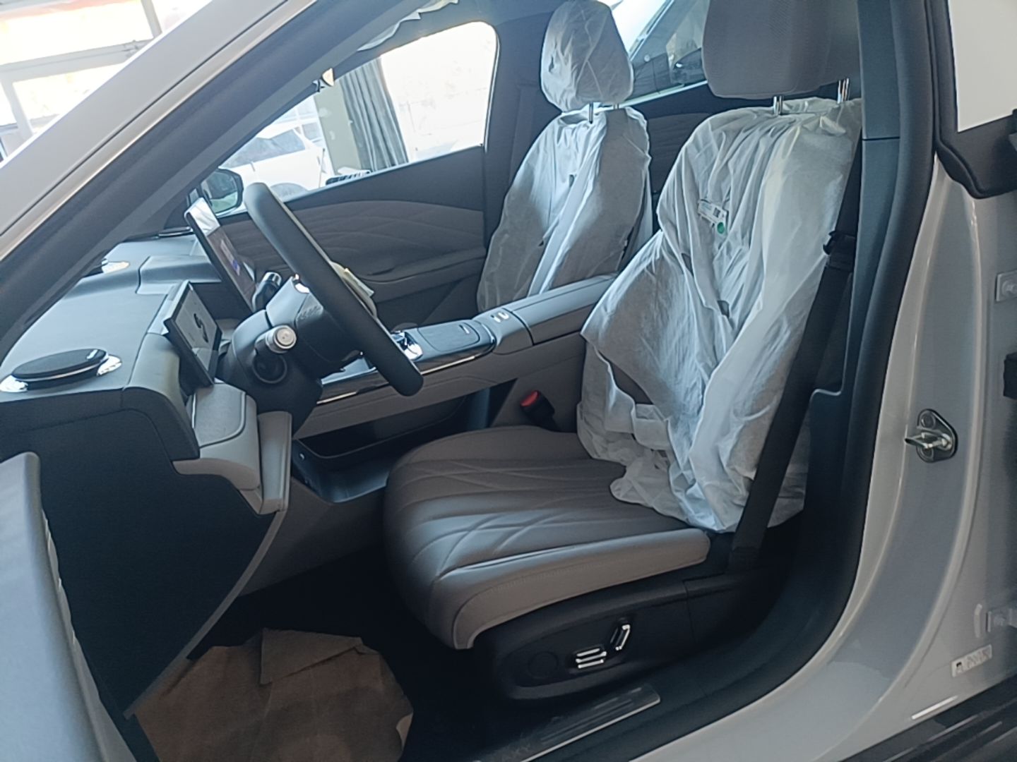 Geely Galaxy 8 2025 60km EM-i Luxury Edition - Luxury Enjoyment — снимка 17