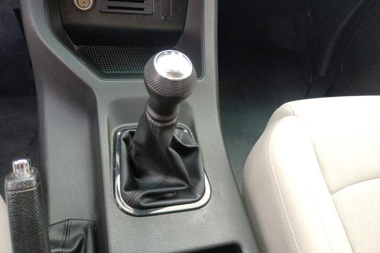 Used FORTHING Lingzhi 2023 M5L 1.6L Base Model 5 Seats Gear Lever