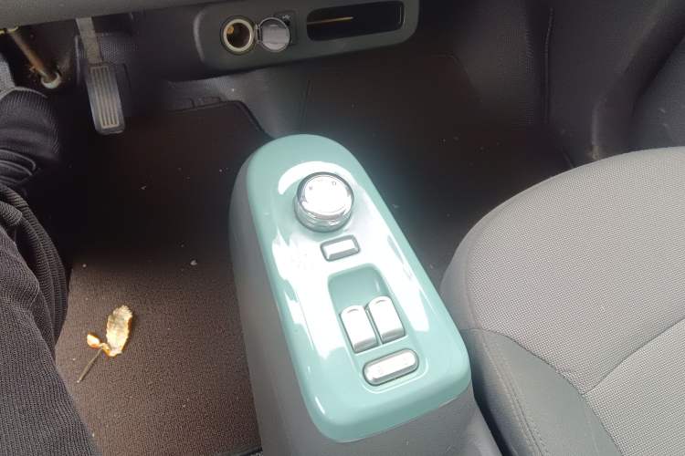 Used CHANGAN NEVO Lumin 2022 155 km – Refreshingly Sweet Edition Gear Lever