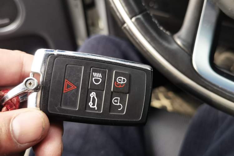 Used Land Rover Discovery Sport 2020 249 PS R-Dynamic Luxury Custom Edition