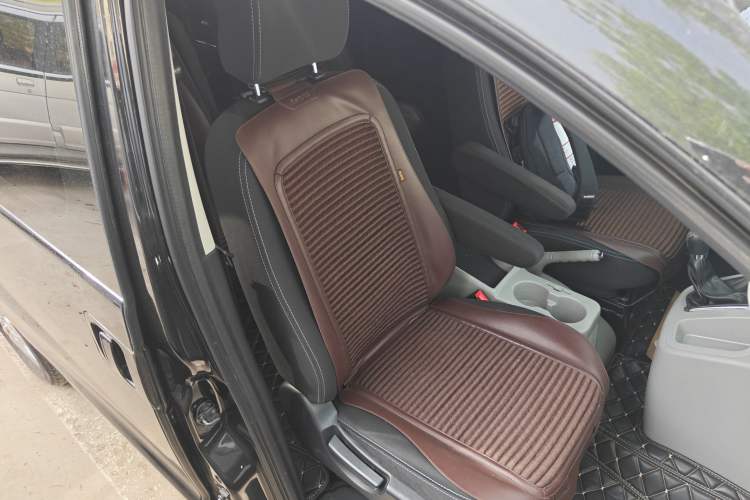 Used JAC Refine M3 2015 Maker Edition 1.6L Luxury Smart Version Right Front Seat