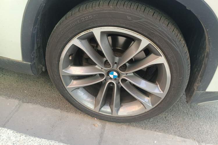 Used BMW X1 2015 sDrive18i Leading Edition
