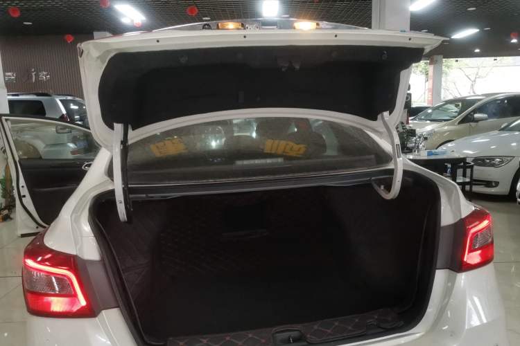 Used Nissan Sylphy 2019 1.6XV CVT Smart Connect Luxury Edition China VI Standard Trunk