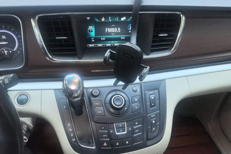 Used Buick GL8 2017 25S Luxury Version China V Standard Audio And AC Panel