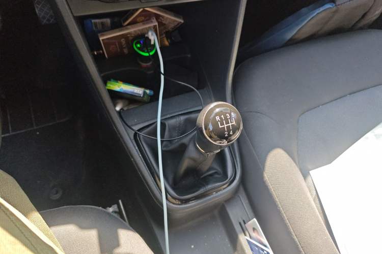 Used Volkswagen Jetta 2015 Zhuihui Edition 1.4L Manual Fashion Model Gear Lever