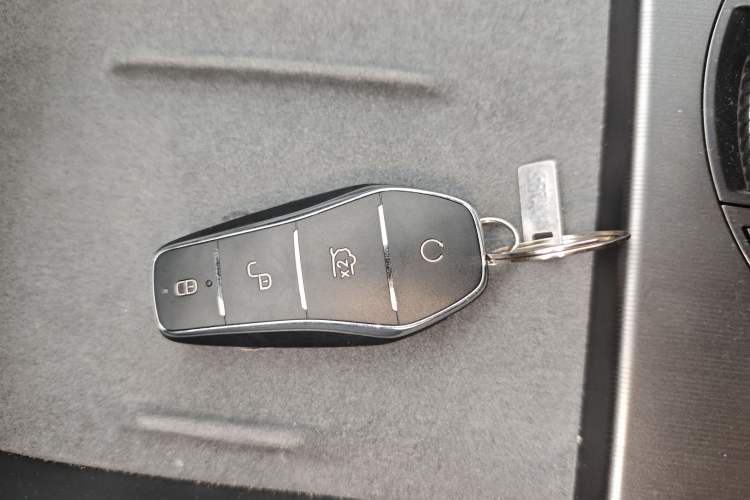 Used BYD Seal 06 New Energy 2025 DM-i Intelligent Drive 120KM Flagship Model Interior 1