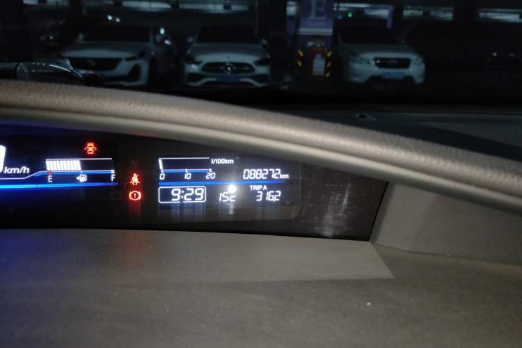 Used Honda Jade 2014 1.8L Automatic Comfort Elite Version 5 Seats Odometer Close Up