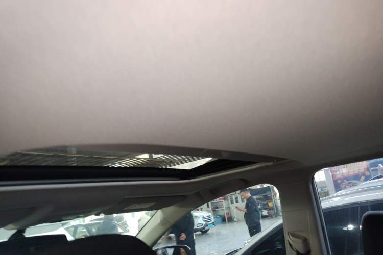 Used Toyota RAV4 2015 2.0L CVT Two-Wheel Drive Fashion Edition Headliner