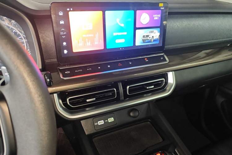 Used Great Wall Poer 2024 2.4T Commercial Version Automatic Diesel 4x4 Elite Edition Audio And AC Panel