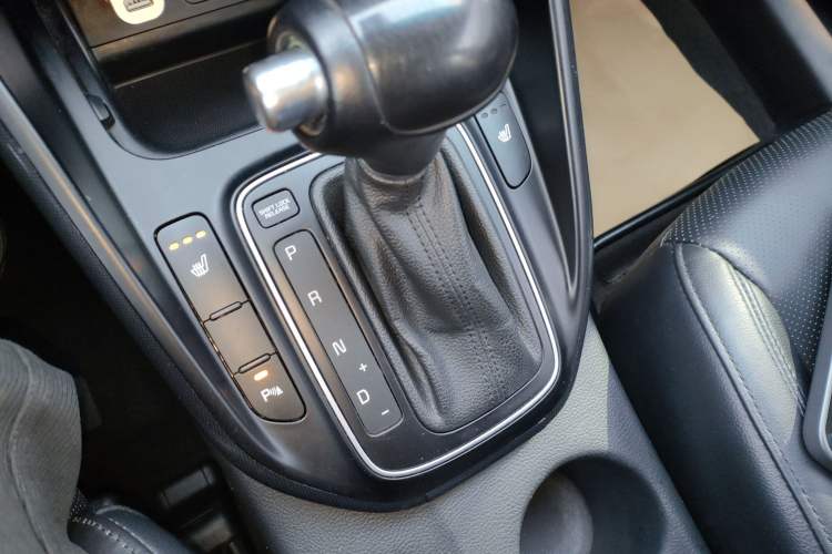 Used Kia Carens 2013 2.0L 7-Seater Automatic Luxury Version China IV Standard