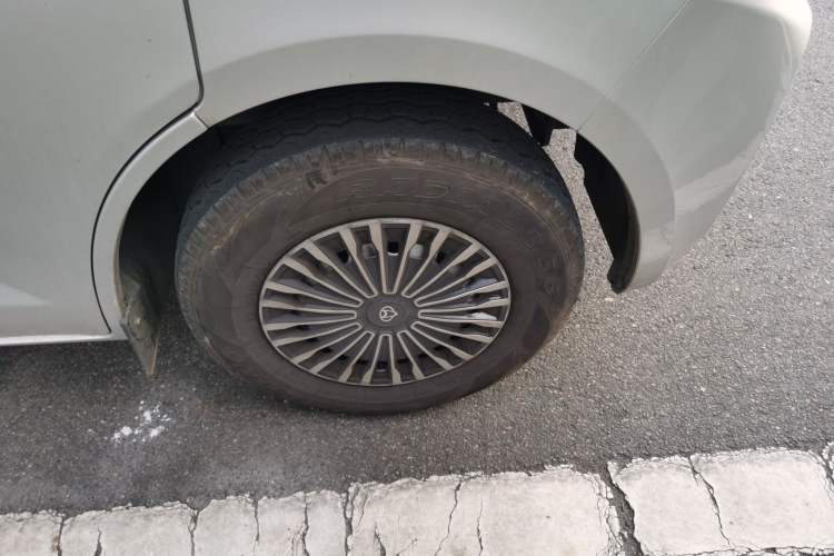 Used CHANGAN KAICHENG Ruixing M60 2023 1.5L GDI Comfort-Class Passenger Vehicle 6/7 Seats Right Front Wheel Hub