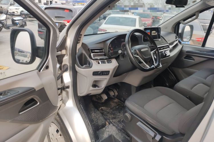 Used SAIC MAXUS Xintu V70 2023 2.0T Elite Edition Manual Transmission Short Wheelbase Low Roof 5/6 Seats (125 hp)