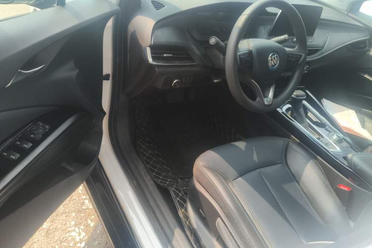 Used Buick Velite 6  Driver Seat