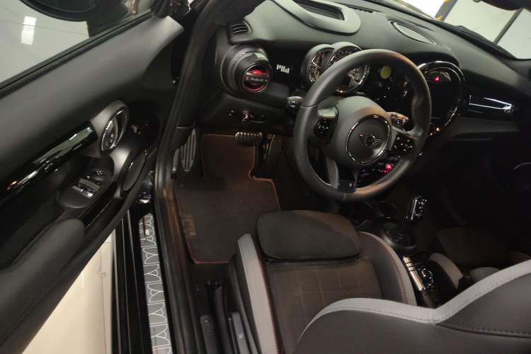 Used MINI JCW 2023 2.0T JOHN COOPER WORKS Pat Moss Commemorative Edition