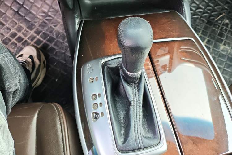 Used Infiniti JX 2013 JX35 Two-Wheel-Drive Excellence Edition Gear Lever
