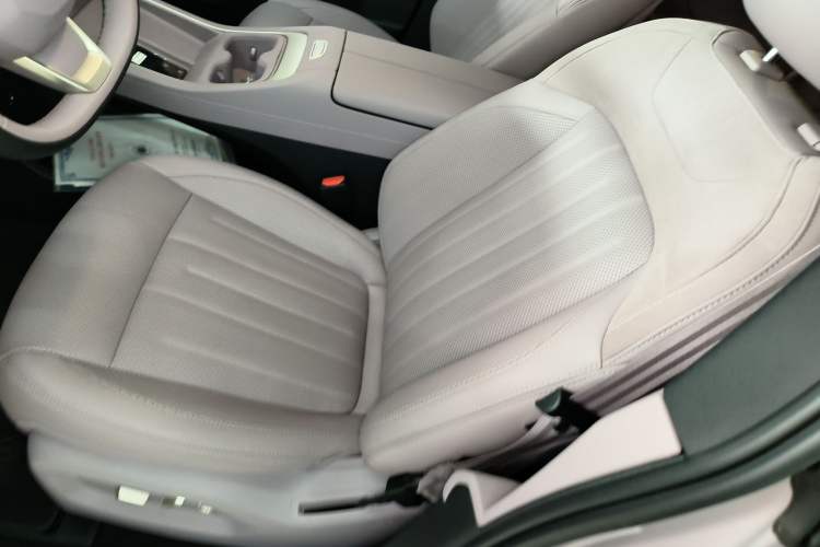 Used ONVO L60 2024 60 kWh Rear-Drive Version Left Front Seat