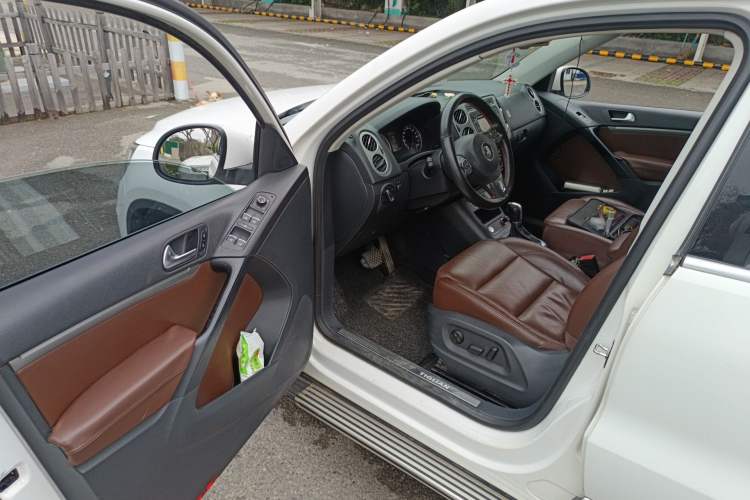 Used Volkswagen Tiguan 2015 2.0 TSI Automatic All-Wheel Drive Luxury Edition Driver Seat