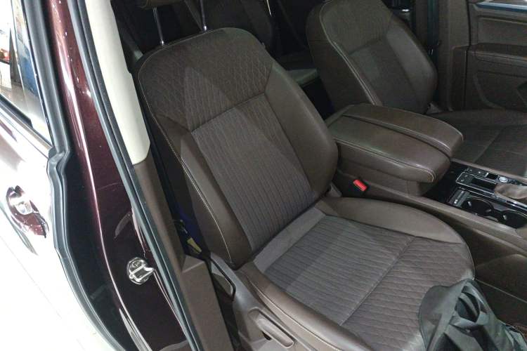 Used Volkswagen Viloran 2020 330TSI Business Edition Right Front Seat