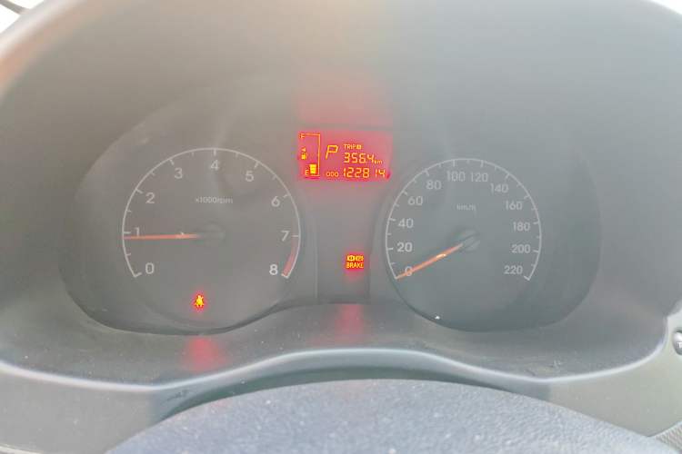 Used Hyundai Verna (older generation) 2014 1.4L Automatic Smart GLS Instrument Cluster