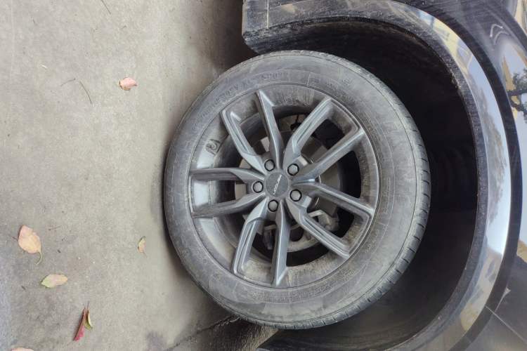 Used Dongfeng Fengon 580 2022 1.5T Automatic Enjoyment Model Right Front Wheel Hub