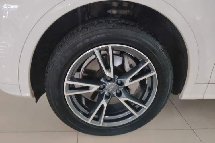 Used Audi Q5L 2020 Updated 40 TFSI Prestige Fashion Edition Left Front Wheel Hub