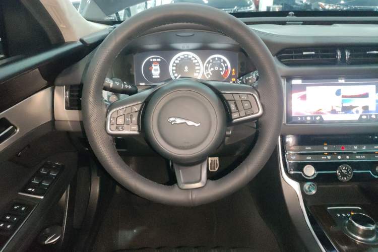 Used Jaguar XFL 2017 XFL 3.0 SC 340 PS Premium Edition