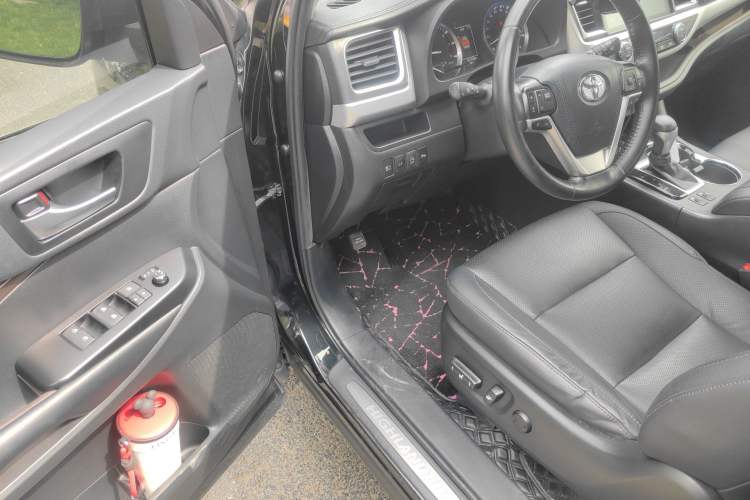 Used Toyota Highlander 2018 2.0T Four-Wheel Drive Prestige Version 7 Seats China VI Standard Driver Seat