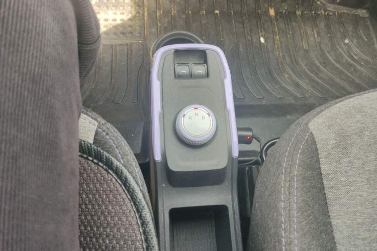 Used Chery QQ Ice Cream 2022 170km Sundae Phosphate Lithium-Ion Gear Lever