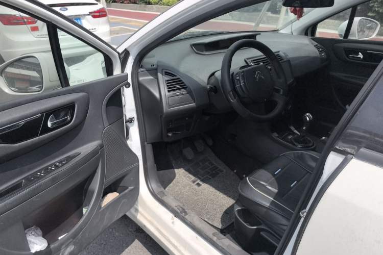 Used Citroen C-Quatre 2014 VTS Version 1.6L Manual - Premium Model Driver Seat