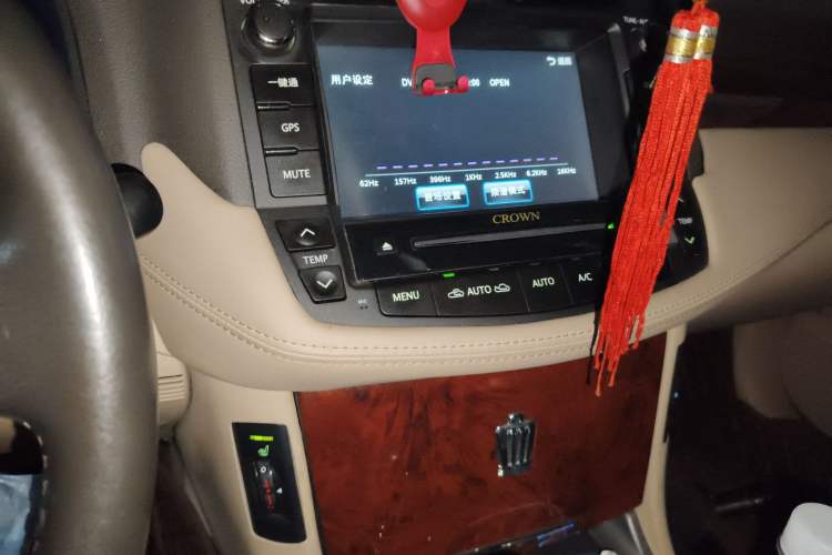 Used Toyota Crown 2012 2.5L Royal Leather Edition
