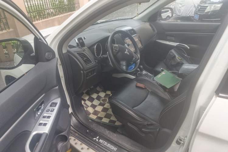 Used Mitsubishi ASX 2015 2.0L CVT Four-Wheel Drive Premium Edition
