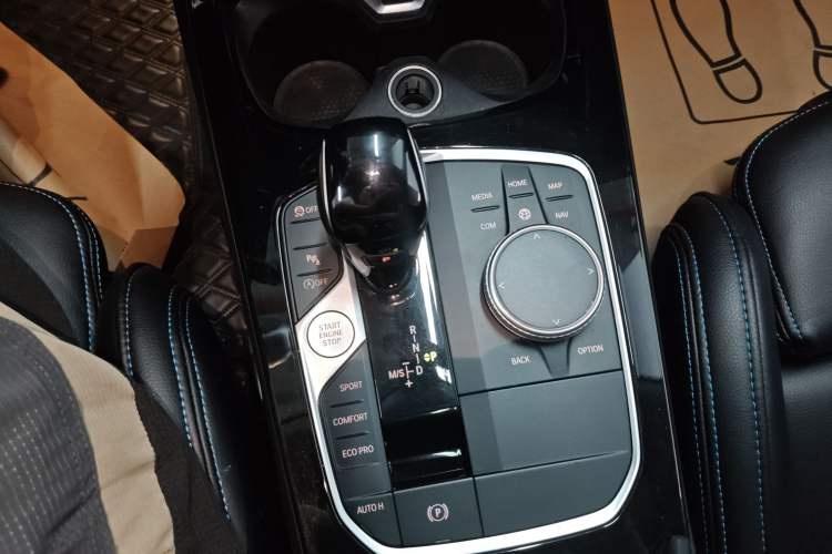 Used BMW 2 Series 2023 225i Four-Door Coupe M Sport Package Gear Lever