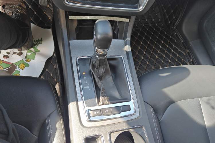 Used Roewe i6 2020 PLUS 1.6L CVT 4G Connected Glory Flagship Edition