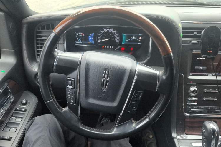 Used Lincoln Navigator 2016 3.5T AWD Steering Wheel