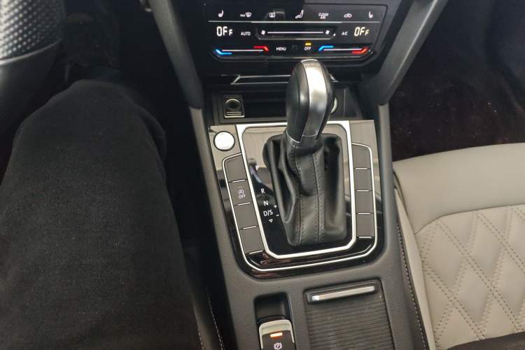 Used Volkswagen Magotan 2023 2 Million Units Limited Edition 330TSI DSG Leading Version