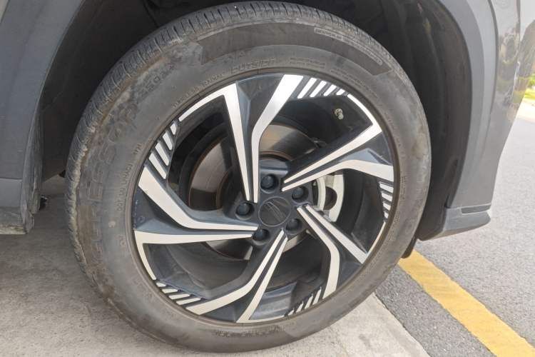 Used Geely Auto Emgrand X7 Sport 2024 1.5TD Smart Connect+ Right Front Wheel Hub