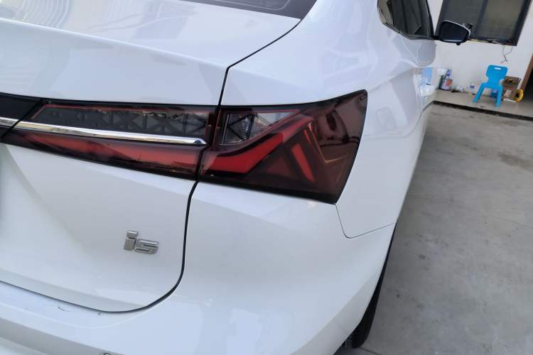 Used Roewe i5 2026 Model 1.5L CVT Luxury Version
