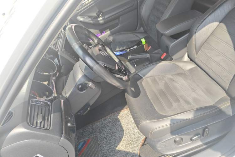 Used Volkswagen Sagitar 2015 230TSI Automatic Luxury Model
