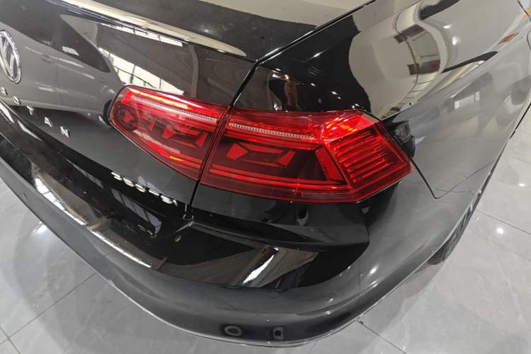 Used Volkswagen Magotan 2020 380TSI DSG Luxury Version Right Rear Taillight