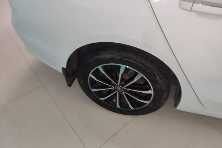 Used Roewe i5 2020 1.5L Automatic 4G Connect Luxury Flagship Edition
