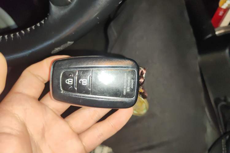 Used Toyota Prado 2018 3.5L Automatic TX-L NAVI with Rear-Mounted Spare Tire Vehicle Key