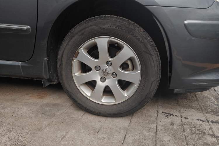 Used Peugeot 307 2010 Sedan 1.6L Manual Comfort Edition Right Front Wheel Hub