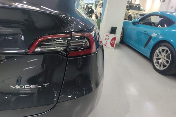 Used Tesla Model Y 2024 Rear-Wheel-Drive Version Exterior 3