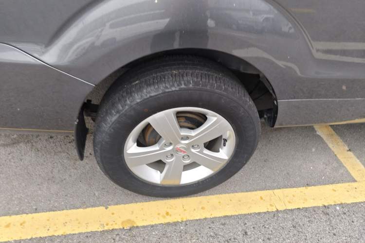 Used Jinbei Gold Hiace 2021 1.5L Passenger Van Travel Lion 6-Seater